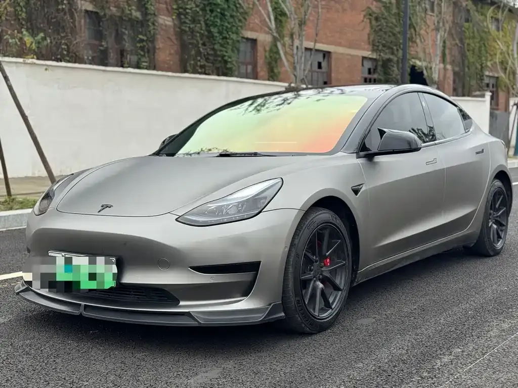 Tesla Model 3 — фото 1