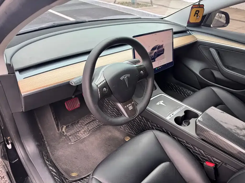 Tesla Model 3 — фото 10