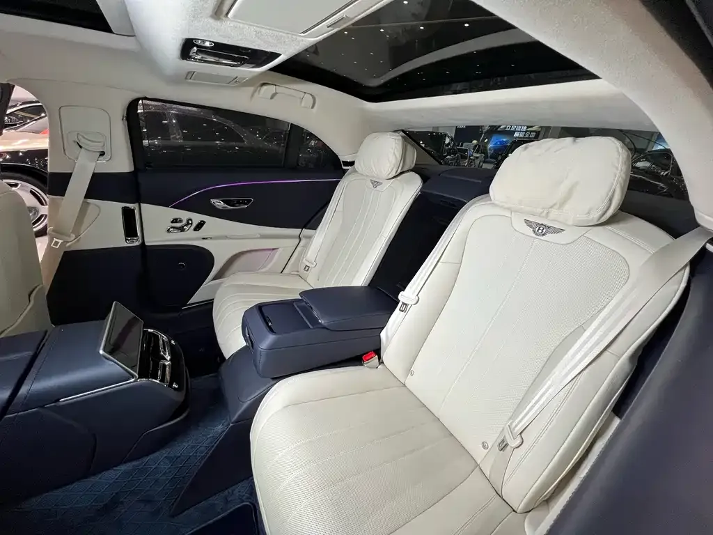Bentley Flying Spur 2024 из CN, фото 10