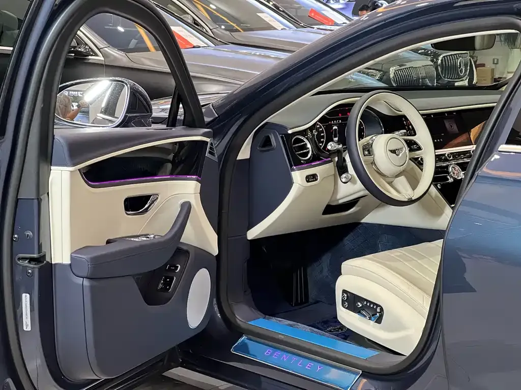 Bentley Flying Spur 2024 из CN, фото 5