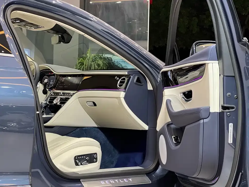 Bentley Flying Spur 2024 из CN, фото 7