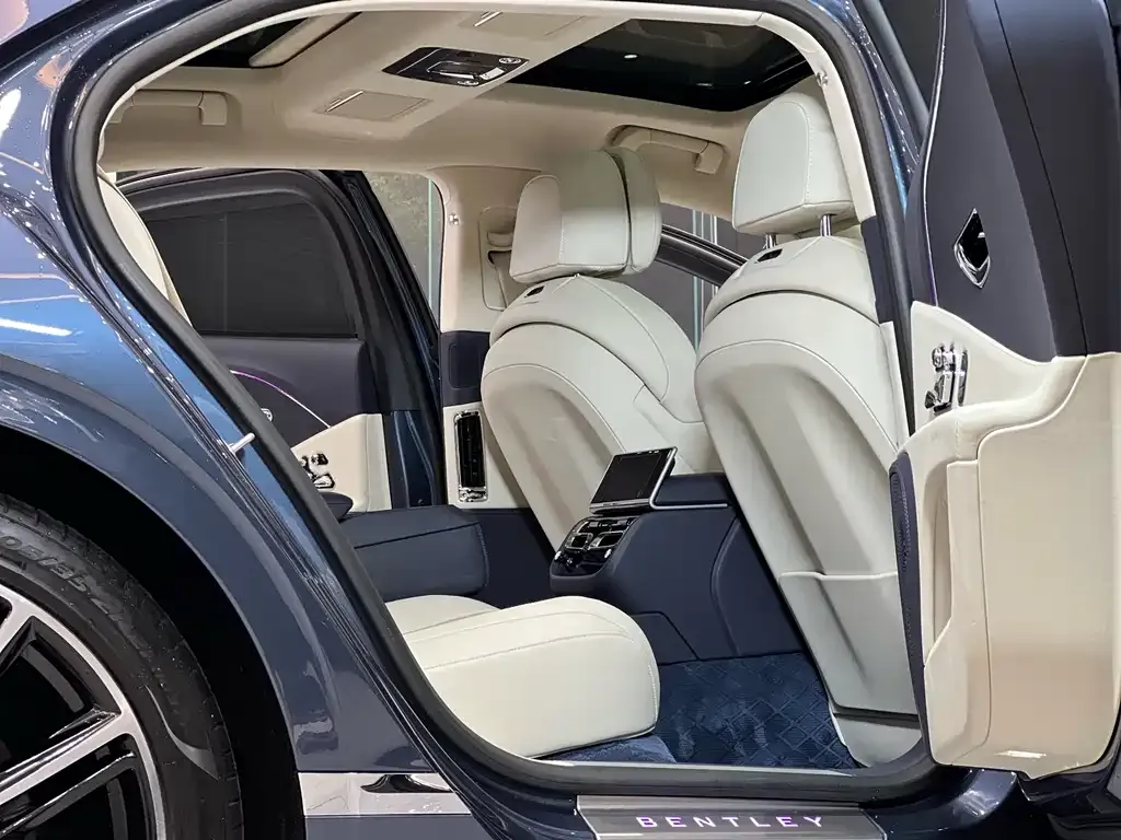 Bentley Flying Spur 2024 из CN, фото 8