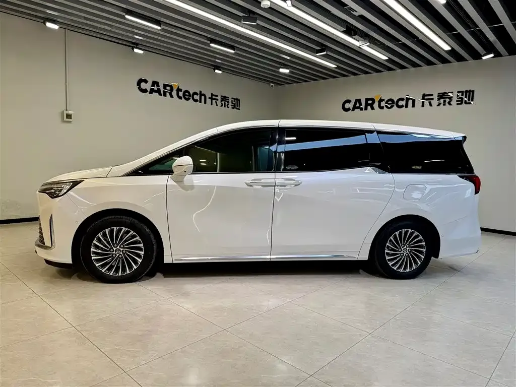 Buick Century 2024 из CN, фото 7