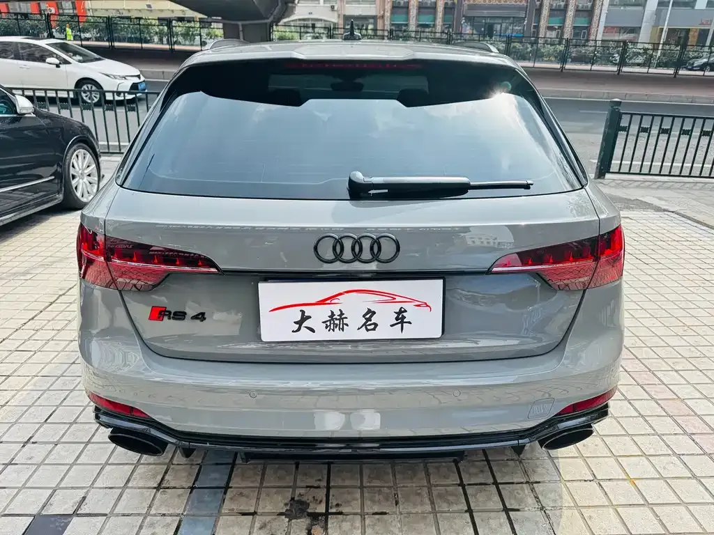 Audi RS 4 2022 из CN, фото 5