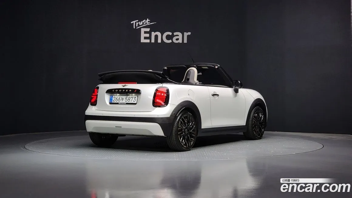 Mini Cooper Convertible 2025 из KR, фото 2