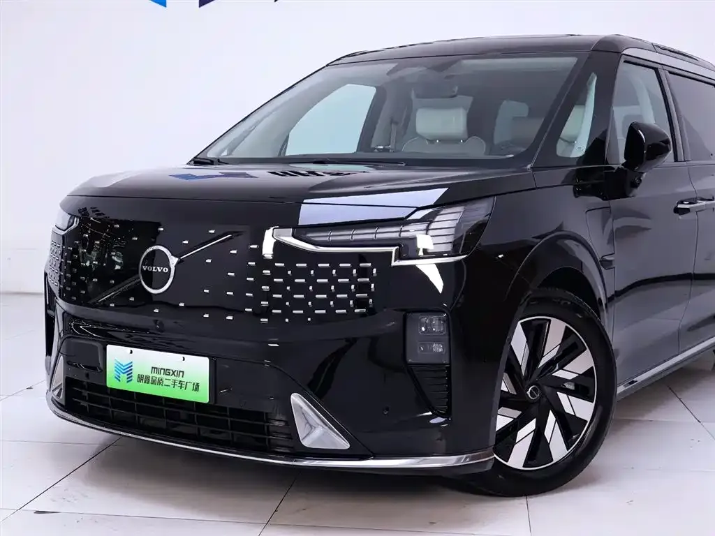 Volvo EM90 2024 из CN, фото 3