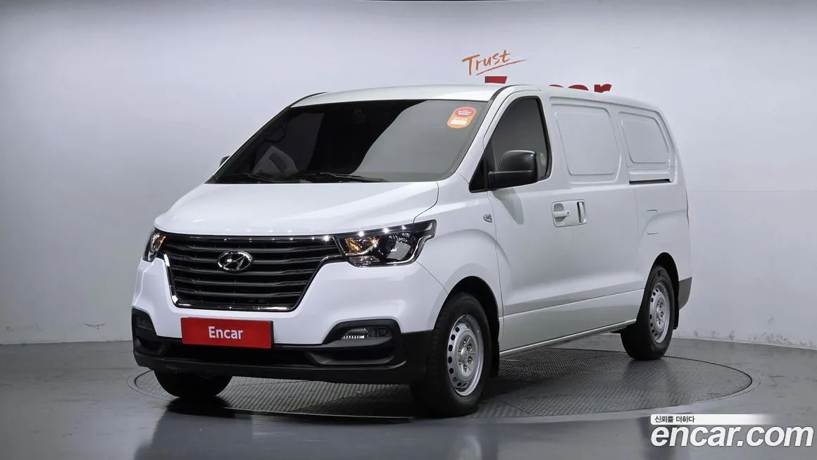 Hyundai Starex — фото 1