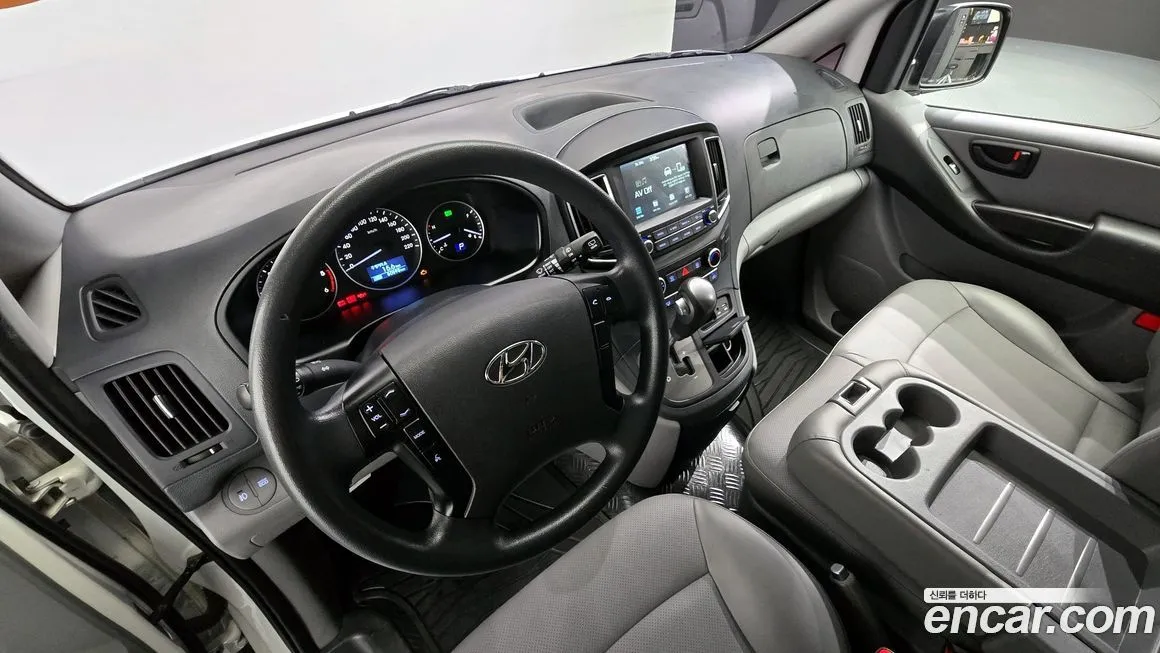 Hyundai Starex — фото 7