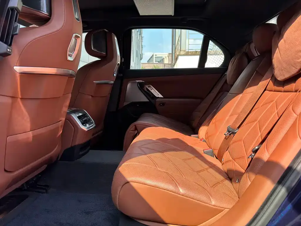 BMW 7 Series 2024 из CN, фото 10