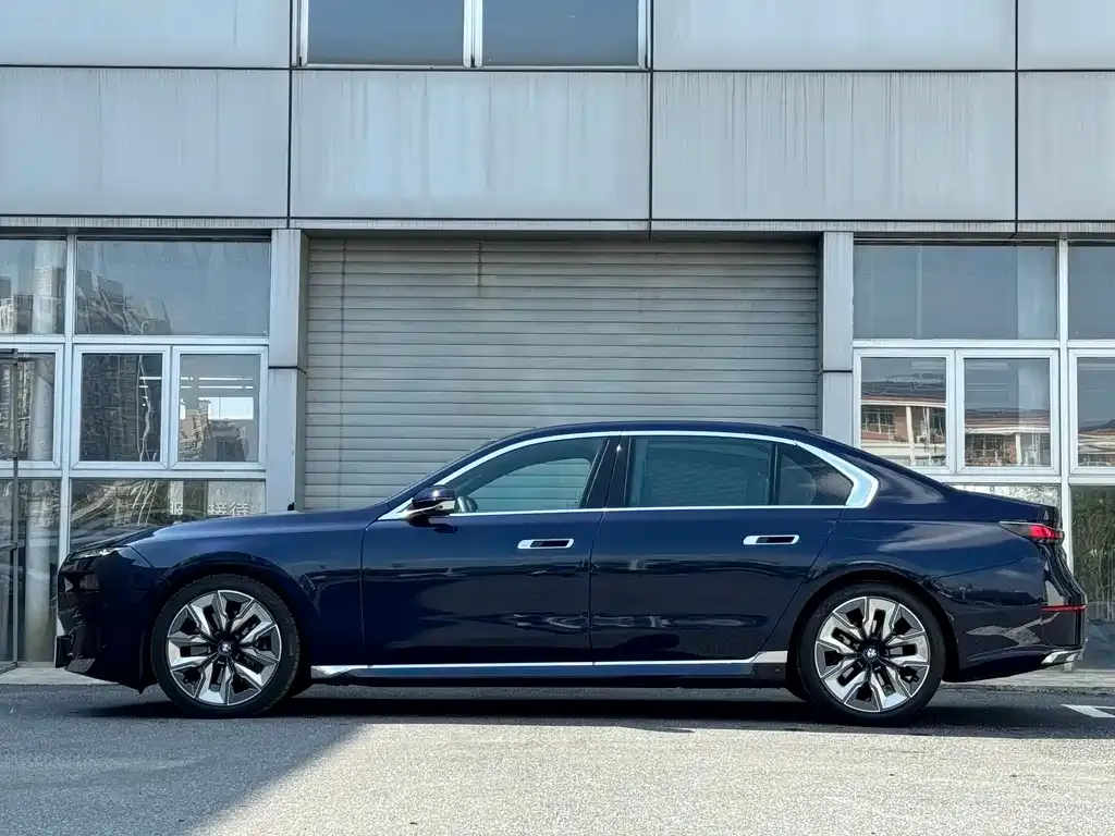 BMW 7 Series 2024 из CN, фото 2