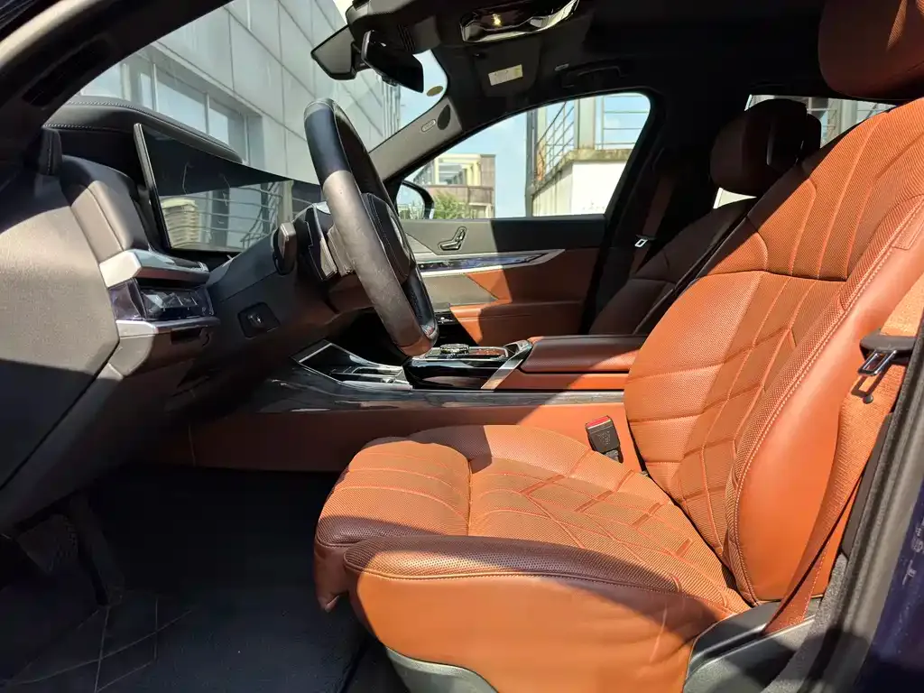 BMW 7 Series 2024 из CN, фото 9