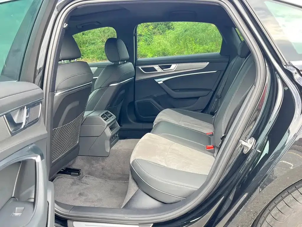 Audi A6L 2023 из CN, фото 8