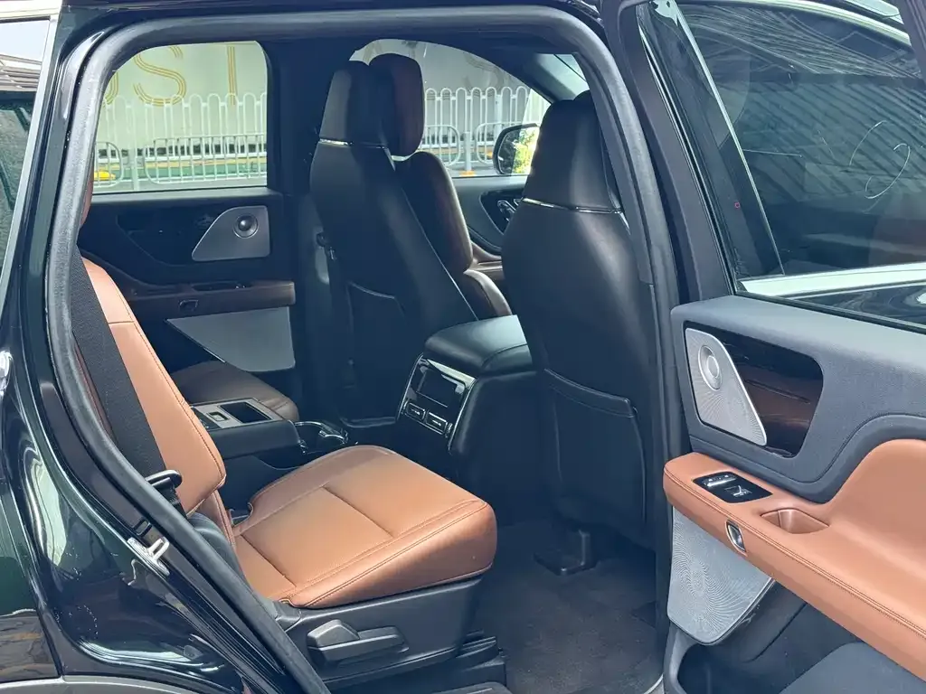 Lincoln Aviator — фото 10
