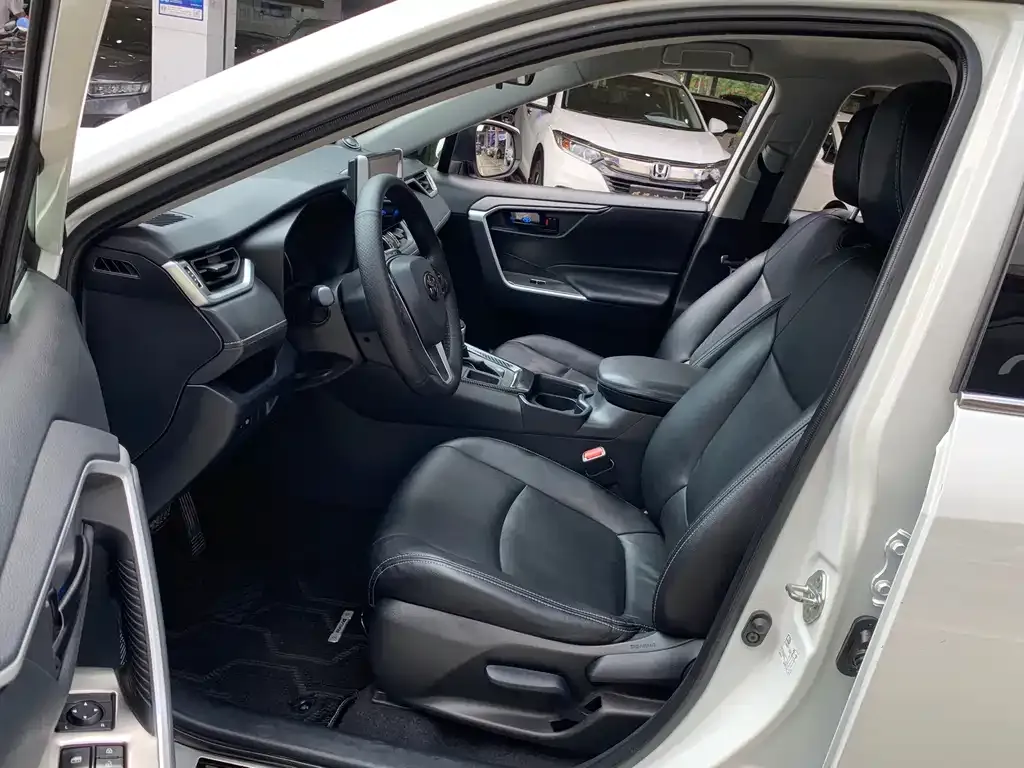Toyota RAV4 2021 из CN, фото 4