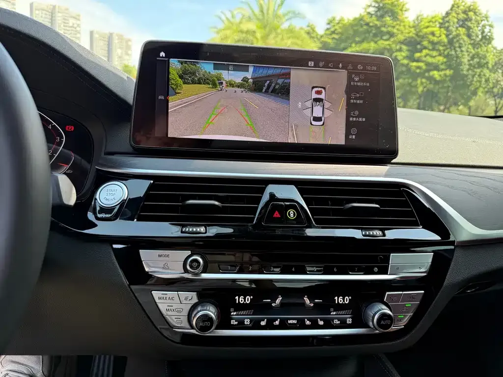 BMW 5 Series 2022 из CN, фото 8