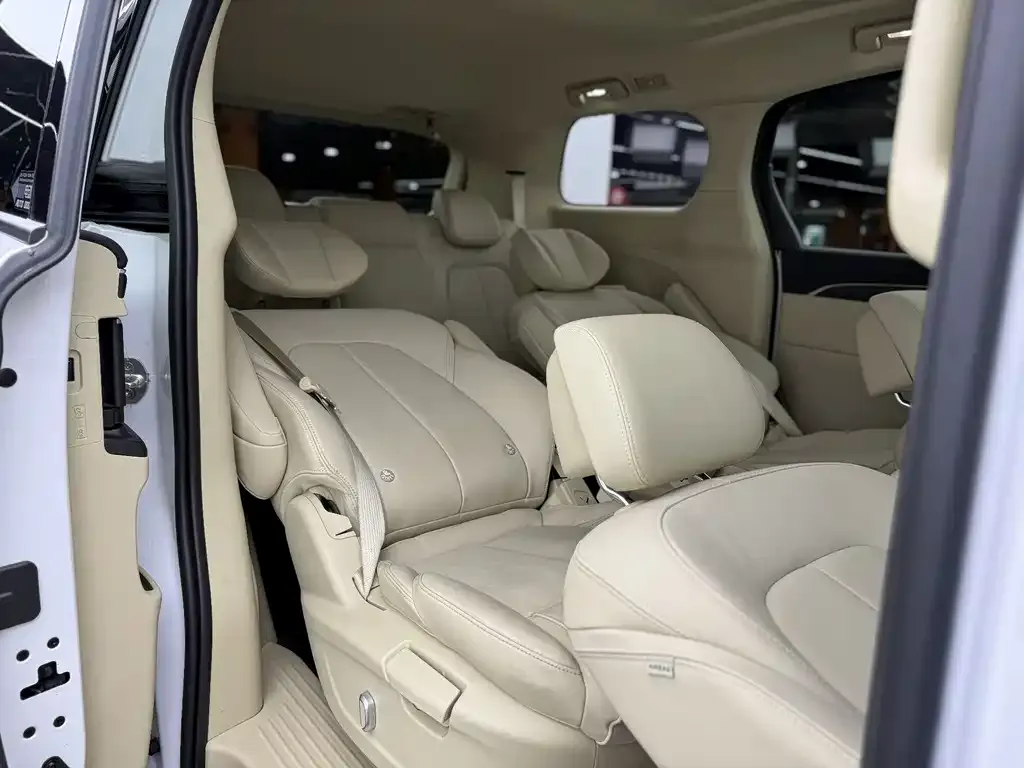 Buick GL8 2023 из CN, фото 10
