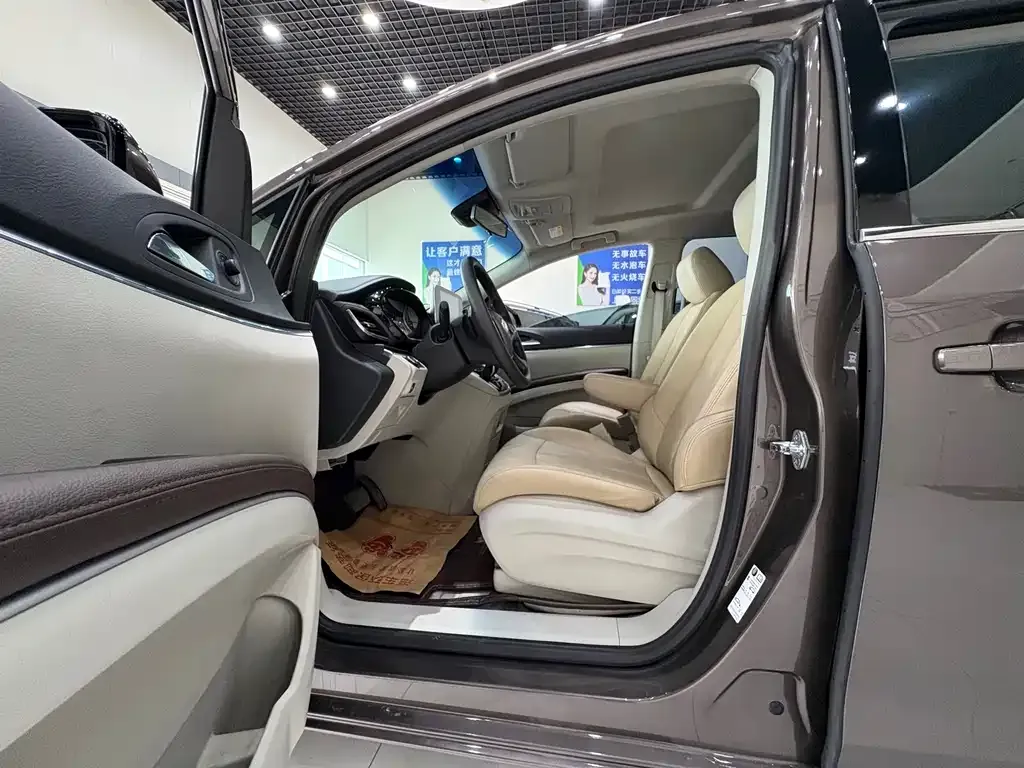 Buick GL8 2021 из CN, фото 8