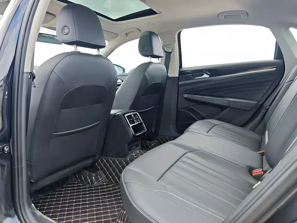 Volkswagen Passat 2022 из CN, фото 6