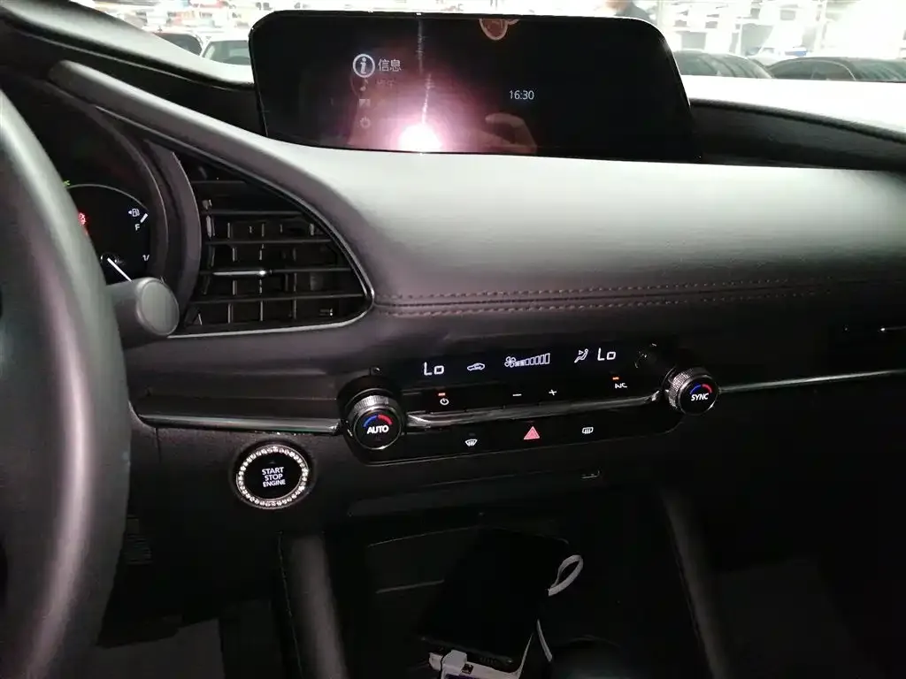 Mazda 3 Axela 2023 из CN, фото 5