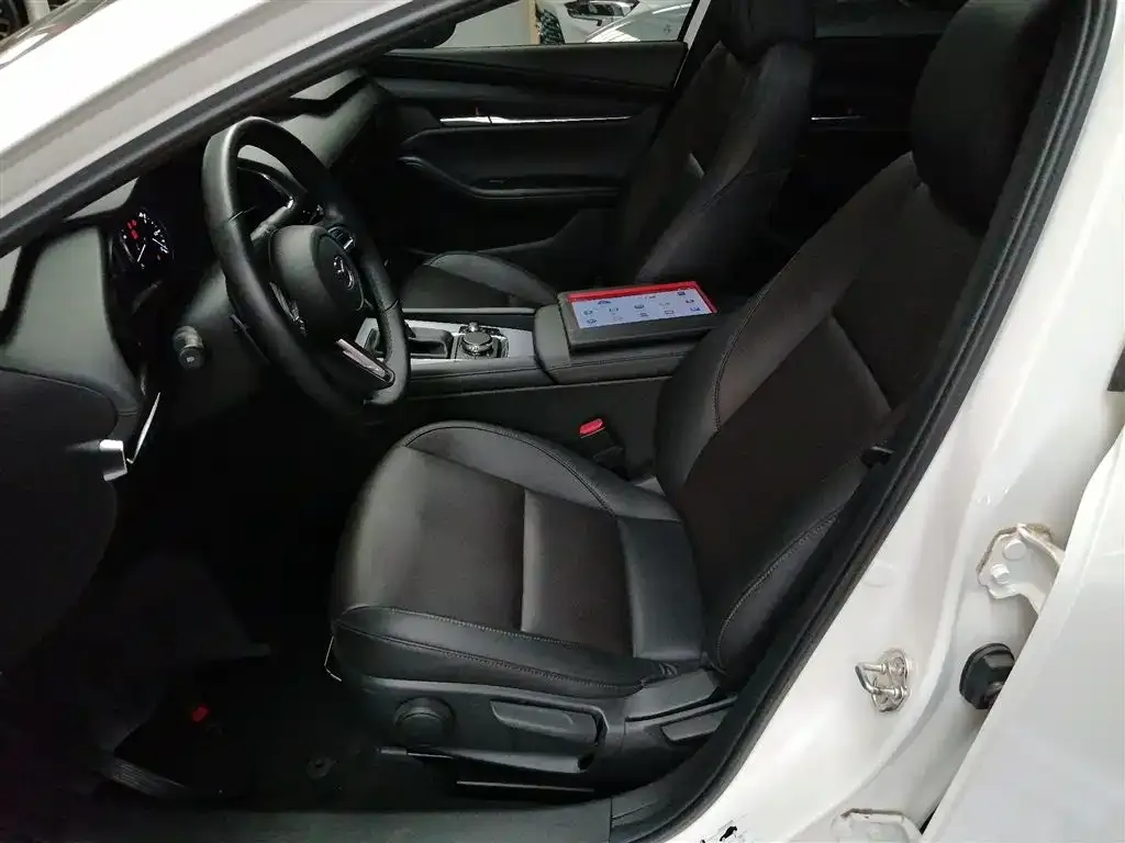 Mazda 3 Axela 2023 из CN, фото 7