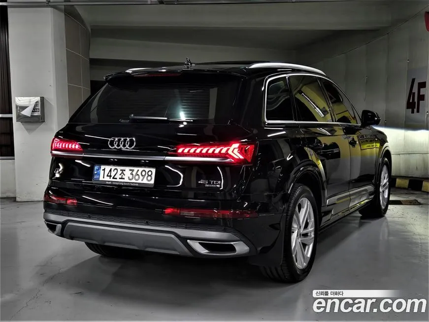 Audi Q7 2021 из KR, фото 2