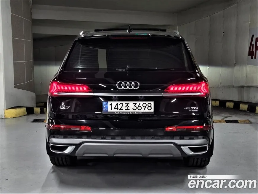 Audi Q7 2021 из KR, фото 4