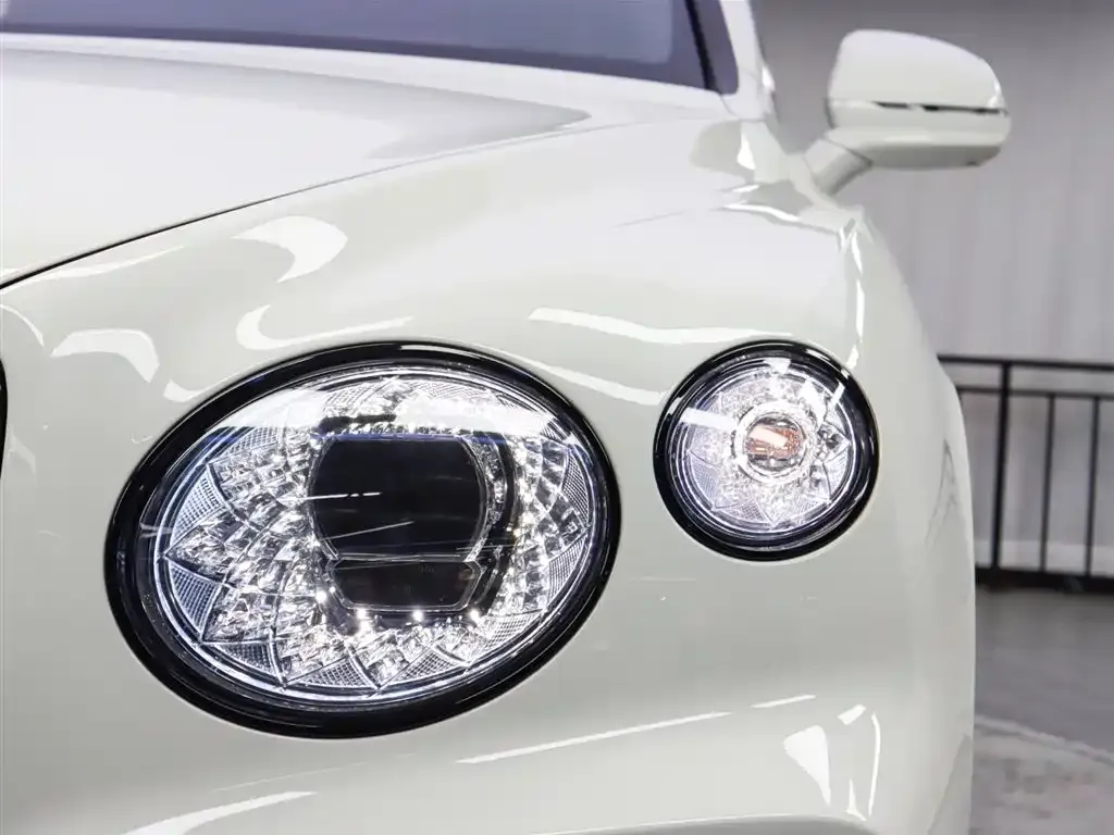 Bentley Bentayga 2021 из CN, фото 10