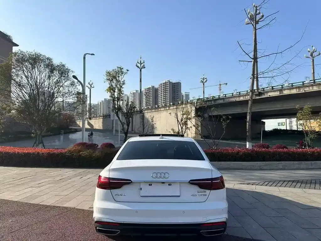Audi A4L 2022 из CN, фото 8