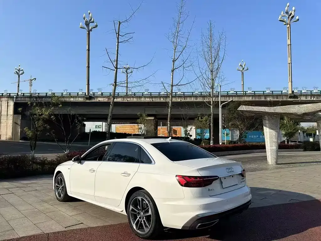Audi A4L 2022 из CN, фото 9