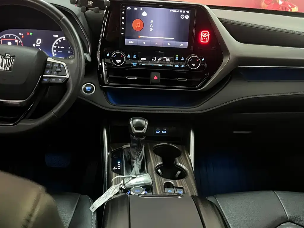 Toyota Crown Kluger 2023 из CN, фото 10