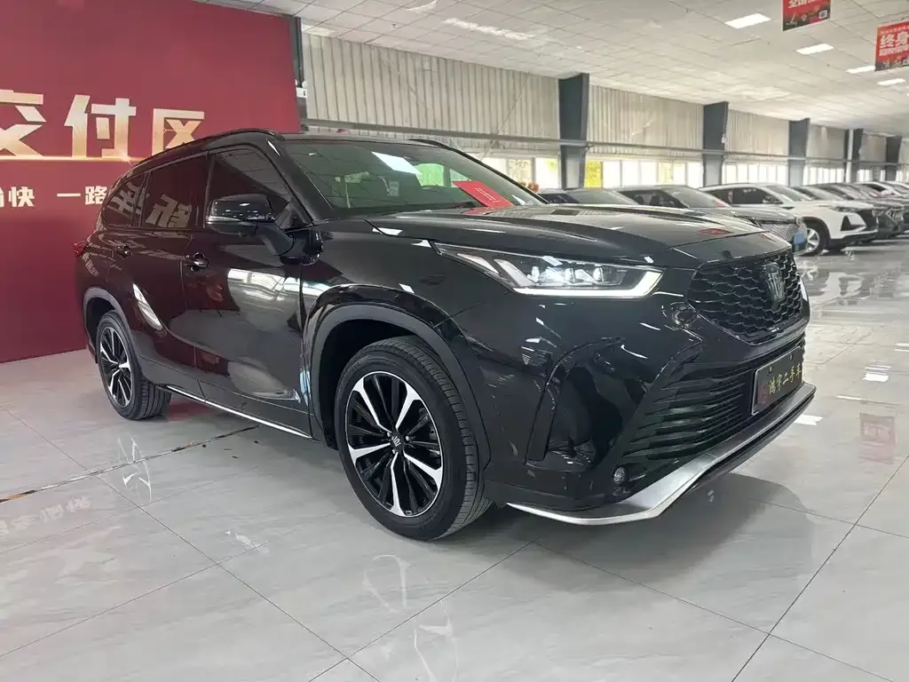 Toyota Crown Kluger 2023 из CN, фото 3