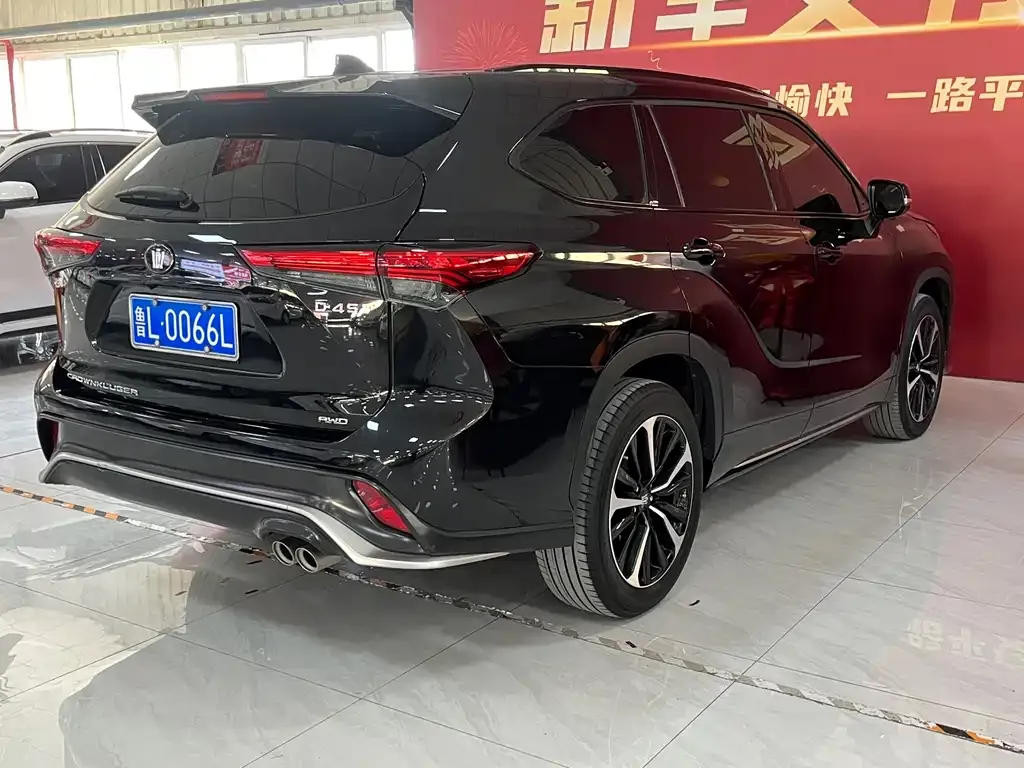Toyota Crown Kluger 2023 из CN, фото 5