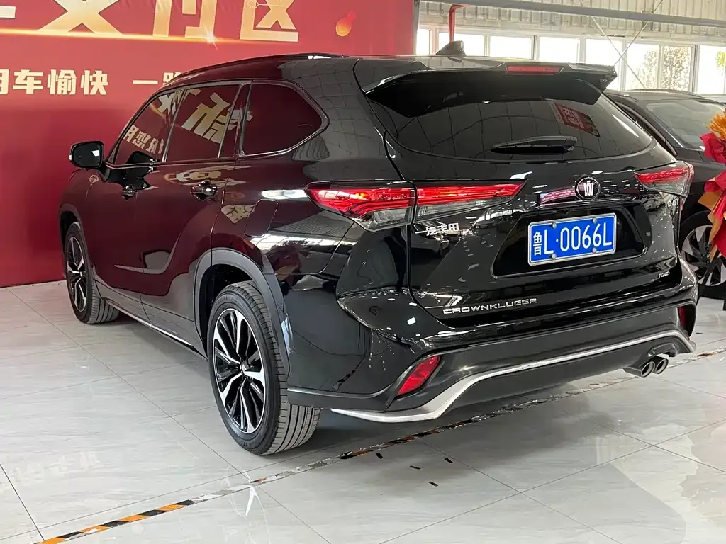 Toyota Crown Kluger 2023 из CN, фото 6