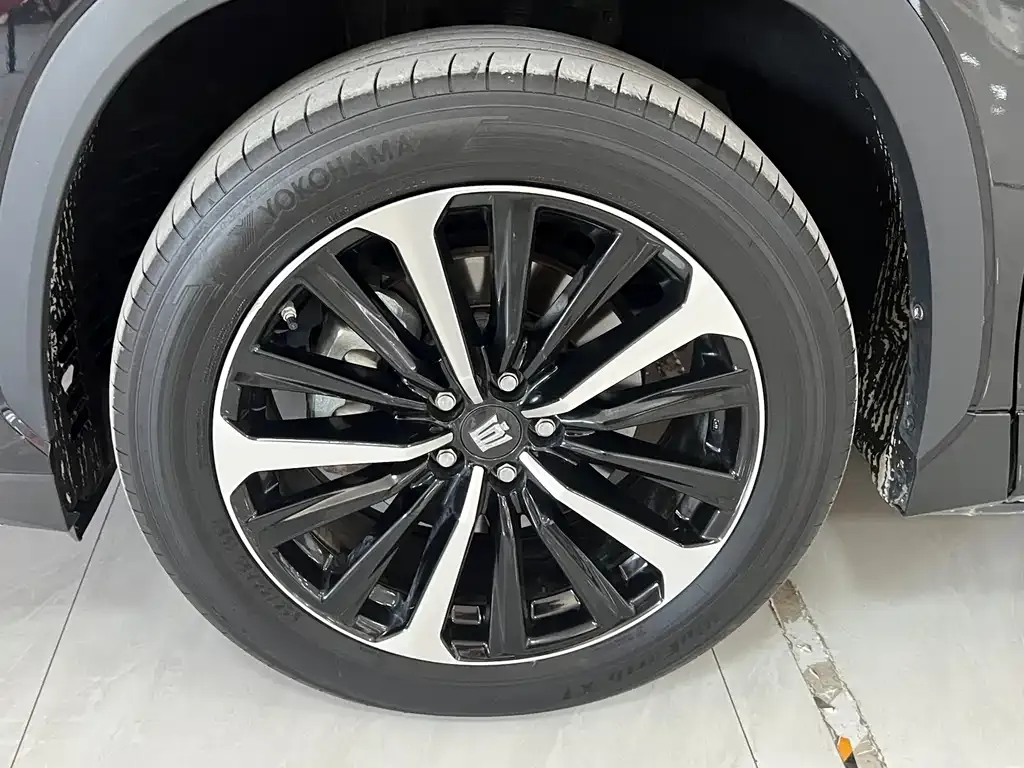 Toyota Crown Kluger 2023 из CN, фото 7
