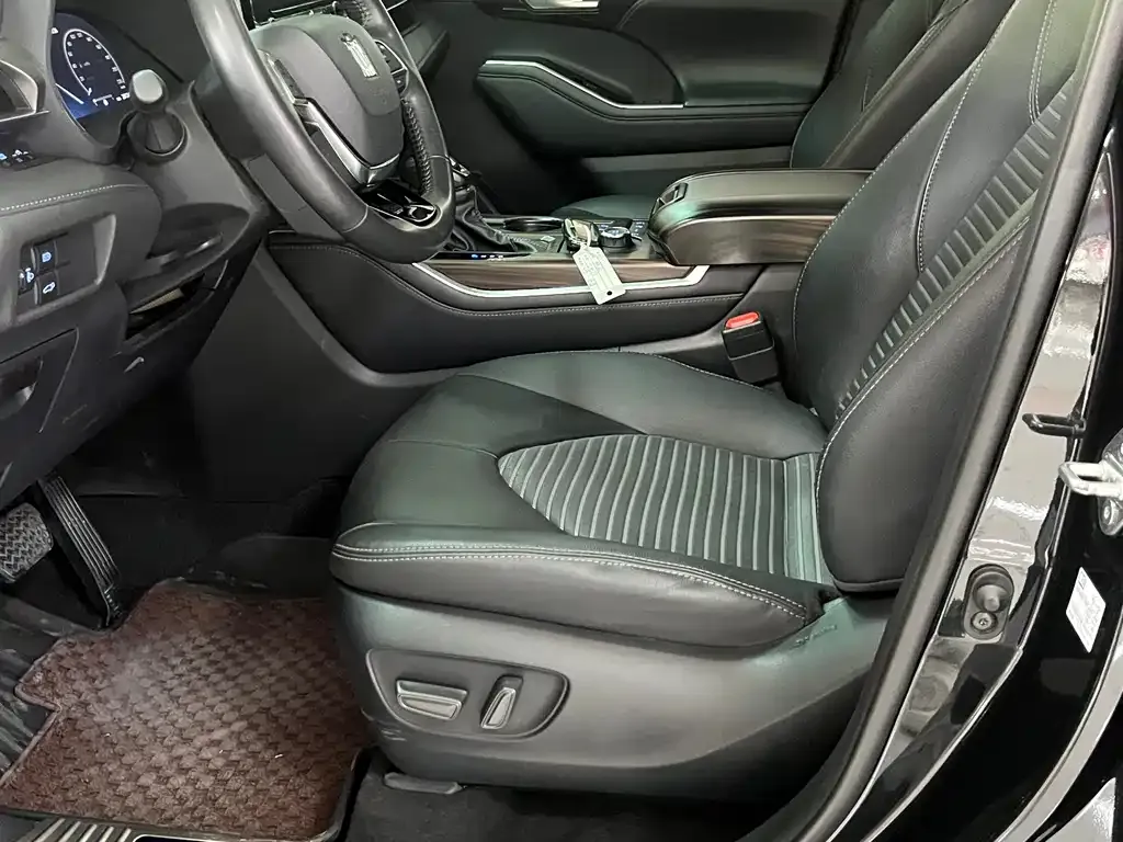 Toyota Crown Kluger 2023 из CN, фото 8