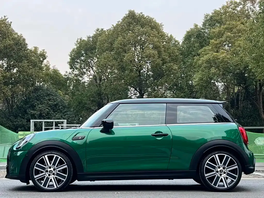 MINI Cooper (3-door) 2023 из CN, фото 2