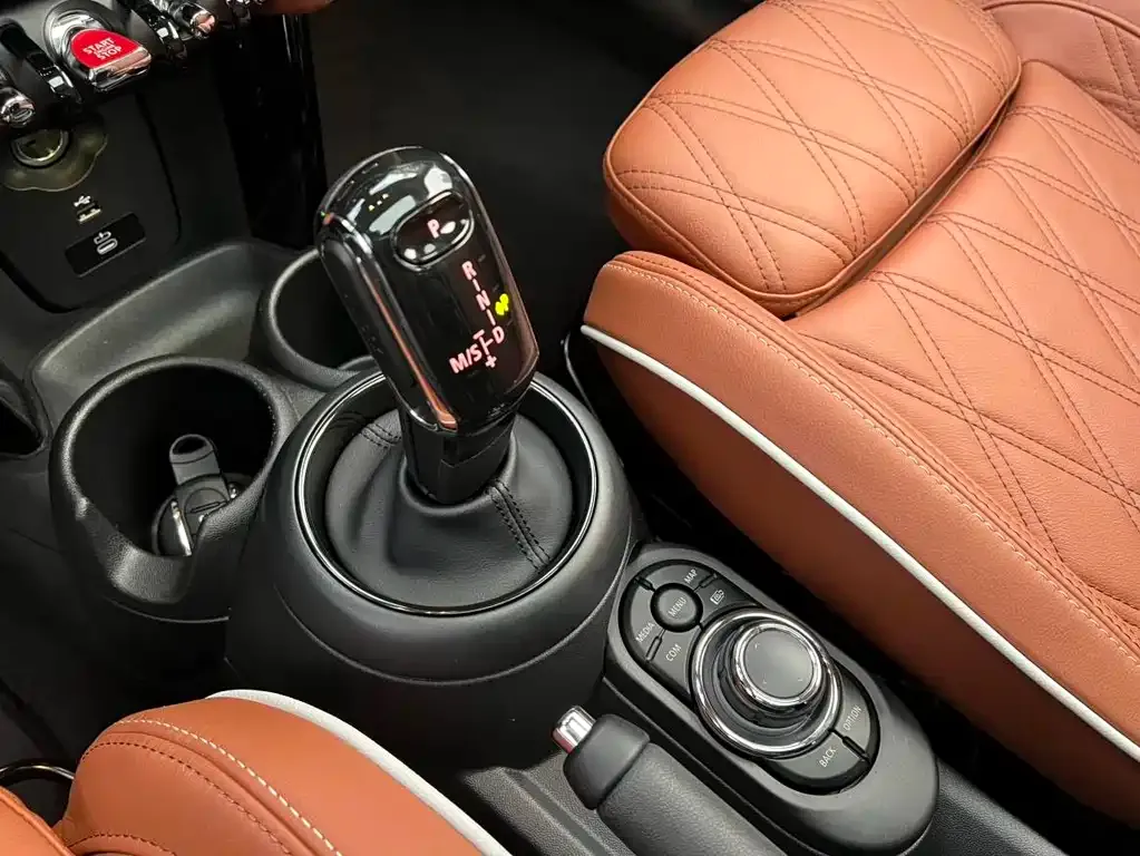 MINI Cooper (3-door) 2023 из CN, фото 9