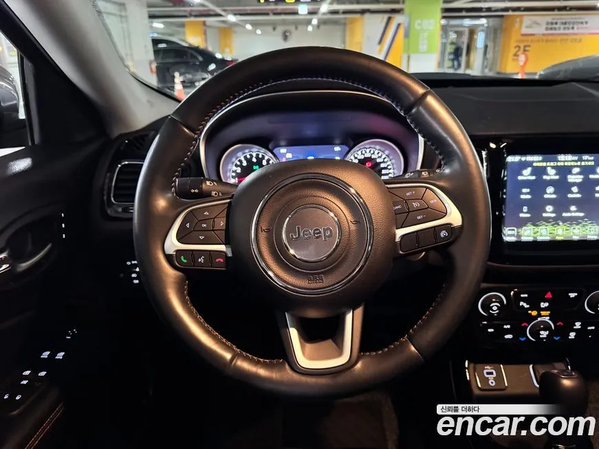 Jeep Compass — фото 7