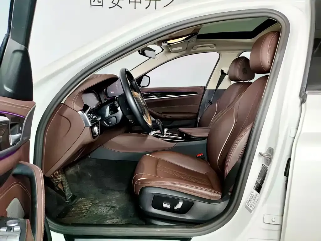 BMW 5 Series 2024 из CN, фото 7