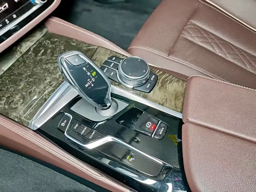 BMW 5 Series 2024 из CN, фото 9