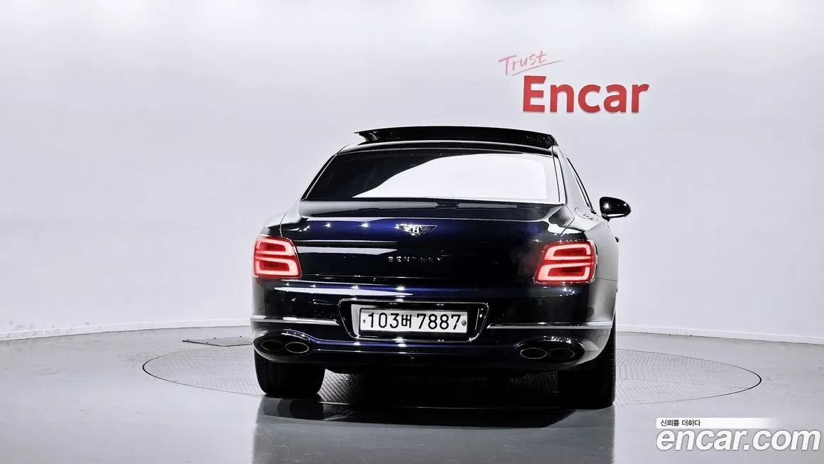 Bentley Flying Spur — фото 4