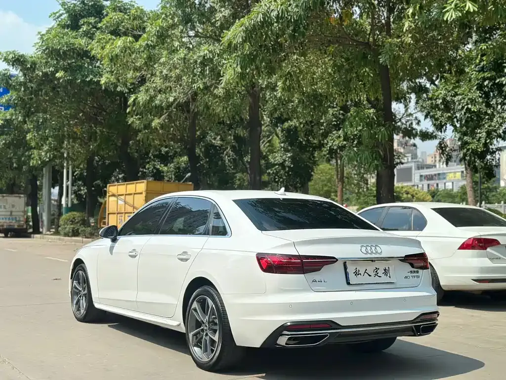 Audi A4L 2022 из CN, фото 4