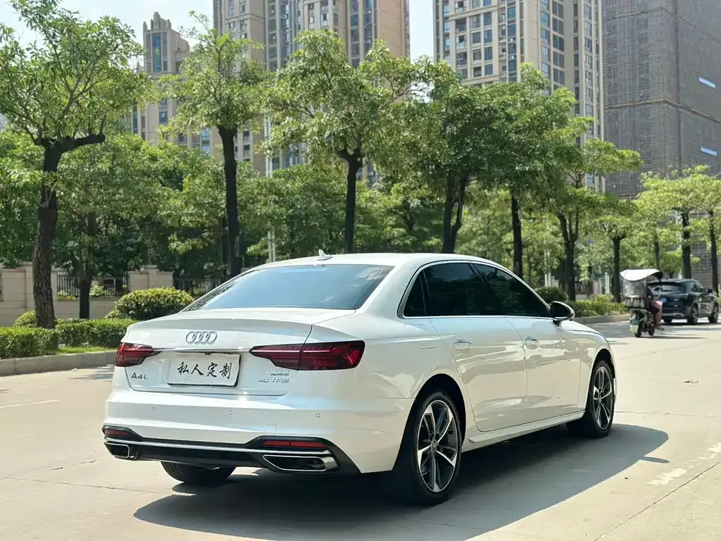 Audi A4L 2022 из CN, фото 6