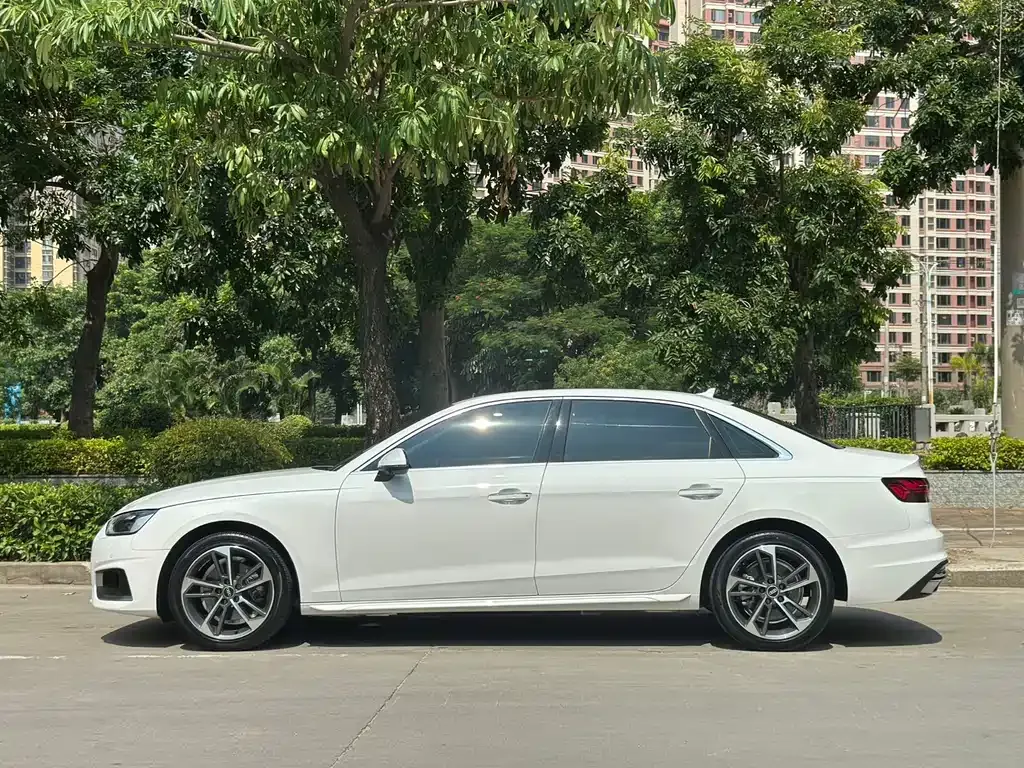 Audi A4L 2022 из CN, фото 7