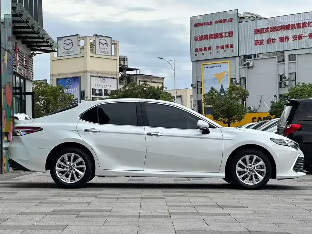 Toyota Camry — фото 3