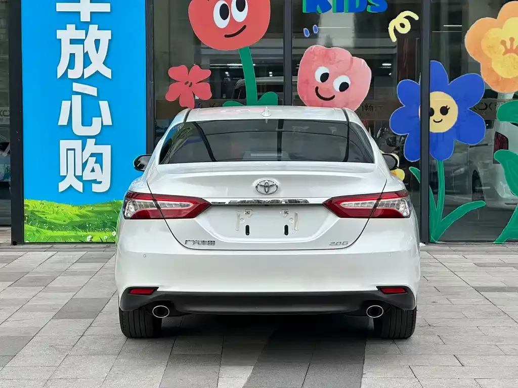 Toyota Camry — фото 5