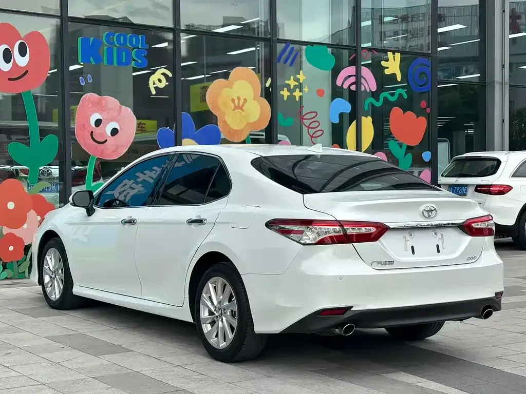 Toyota Camry — фото 6