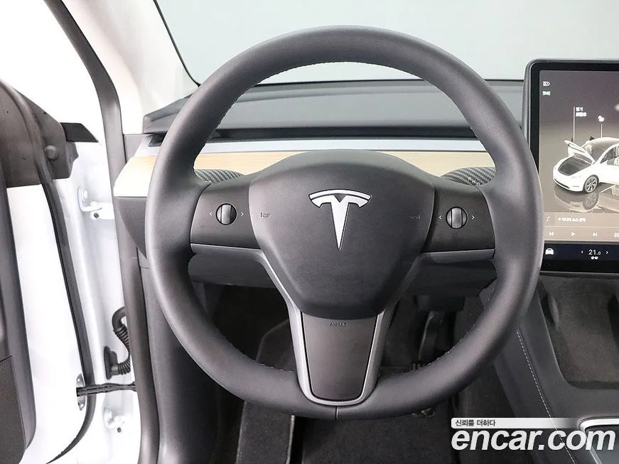 Tesla Model Y — фото 8