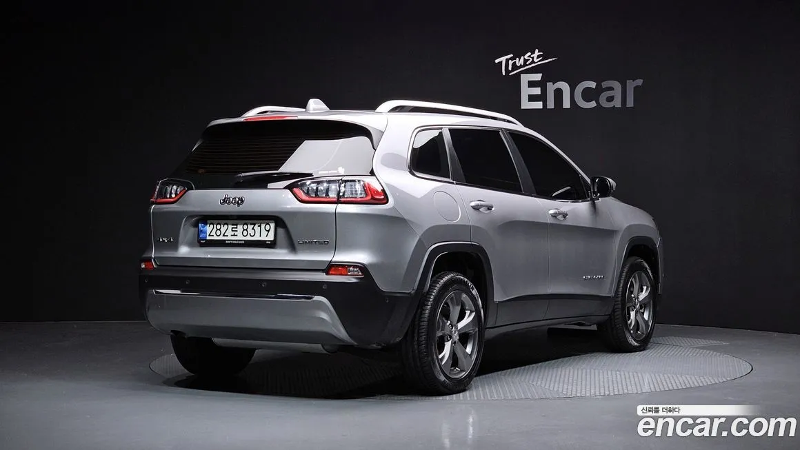 Jeep Cherokee — фото 2