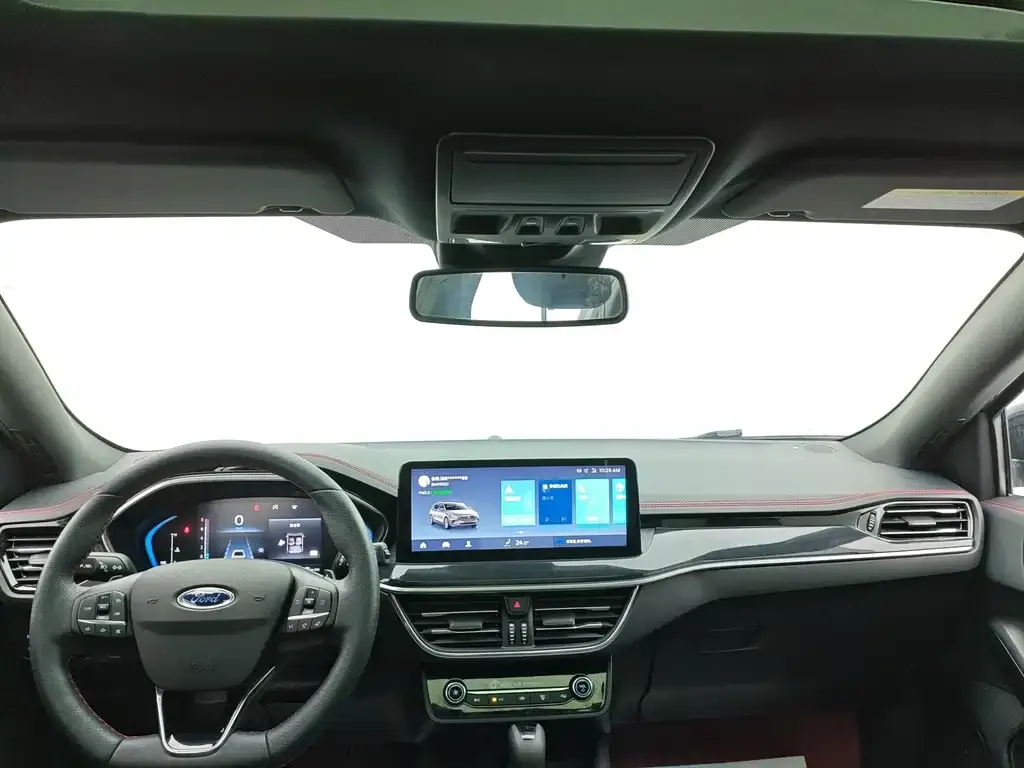 Ford Focus 2023 из CN, фото 10